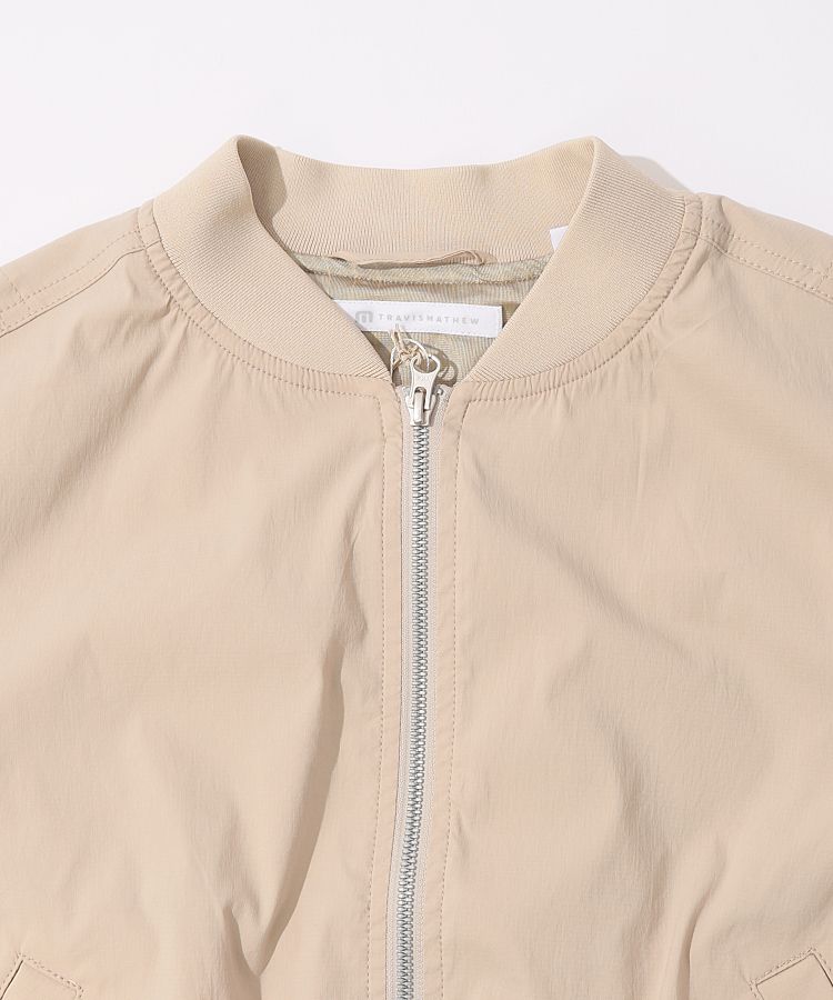 新品 キャロウェイ トラヴィスマシュー ブルゾン チビロゴ ベージュ Mサイズ 新品 キャロウェイ トラヴィスマシュー ブルゾン チビロゴ