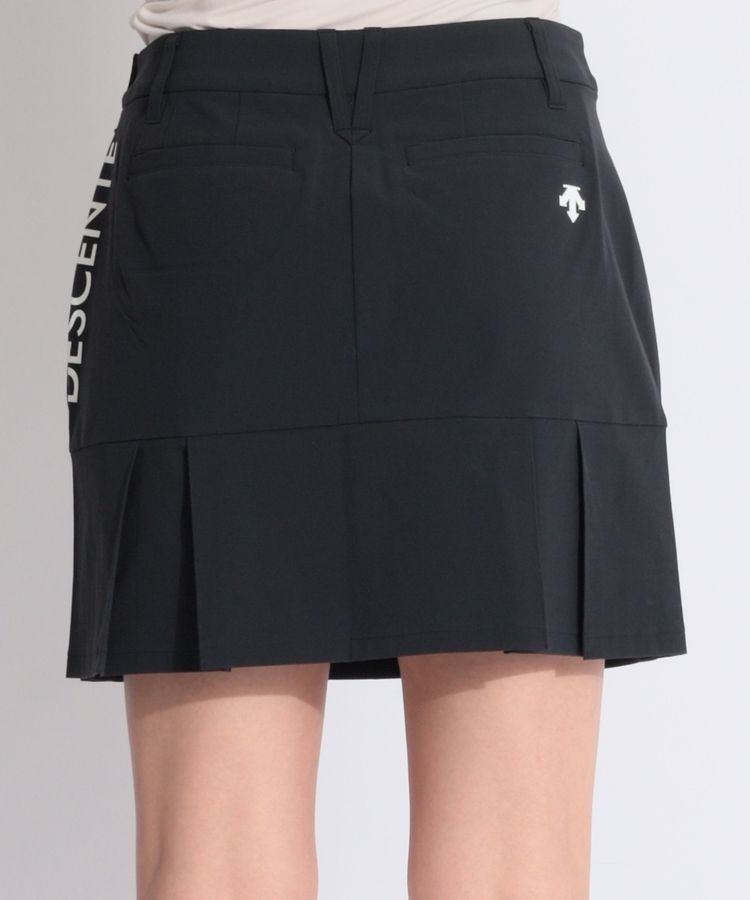 新品　DESCENTE ゴルフ　バックプリーツスカート サイズ：S ブラック デサントゴルフ DE 【UV】一体型ペチパンツ付きバックプリーツスカート