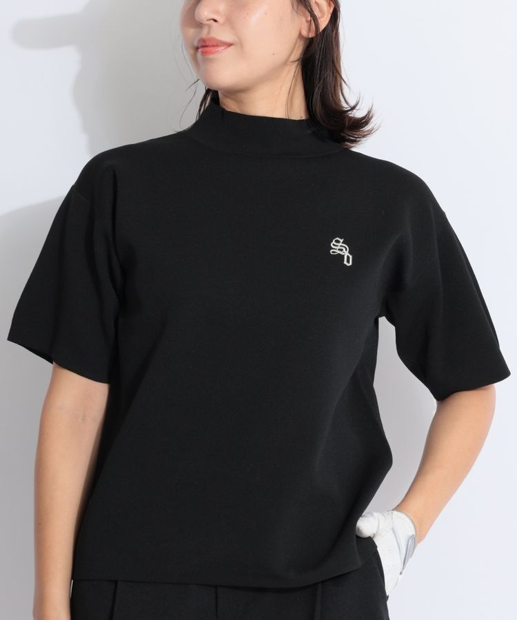 サンディ SD 【CURUCURU限定】ワンポイントロゴ刺繍モックネックニット