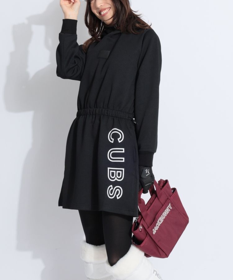 クアルトユナイテッド CU ロゴプリントツイルフーディワンピース