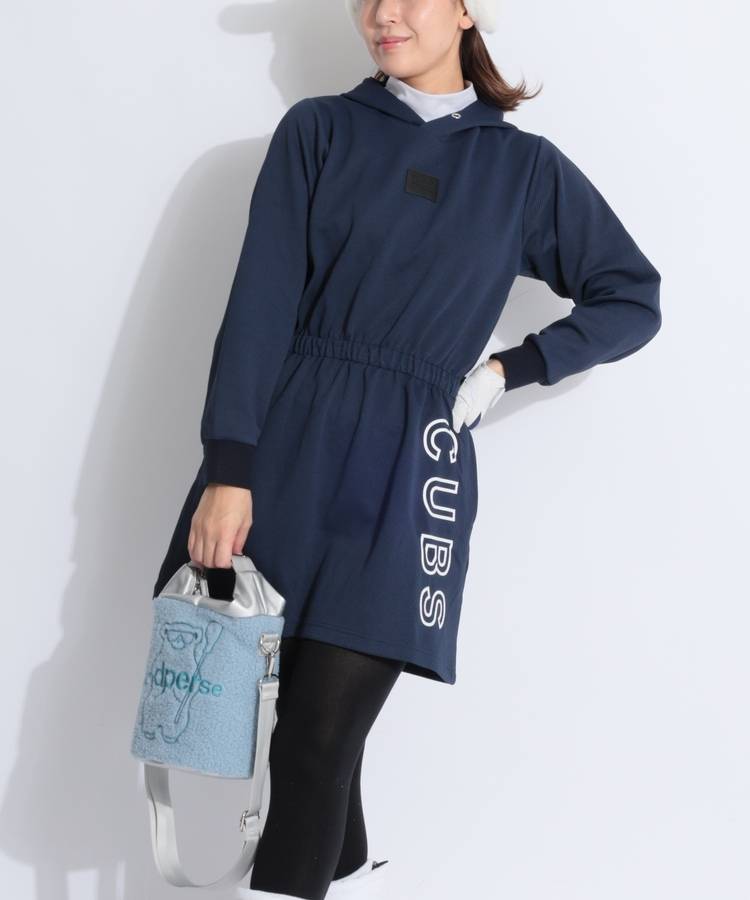 CU ロゴプリントツイルフーディワンピース