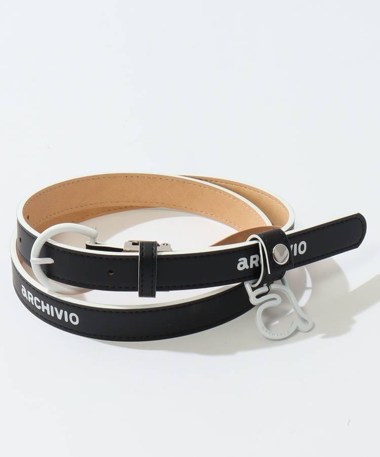 AR チャーム付きロゴプリント合皮細ベルト