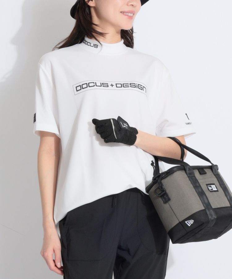 【ユニセックス】スクエアロゴプリントモックネック半袖カットソー