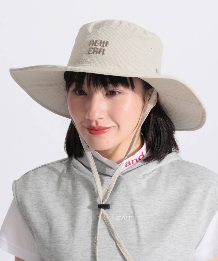 NE 顎紐付きサッカーワイドバケットハット(ベージュ)