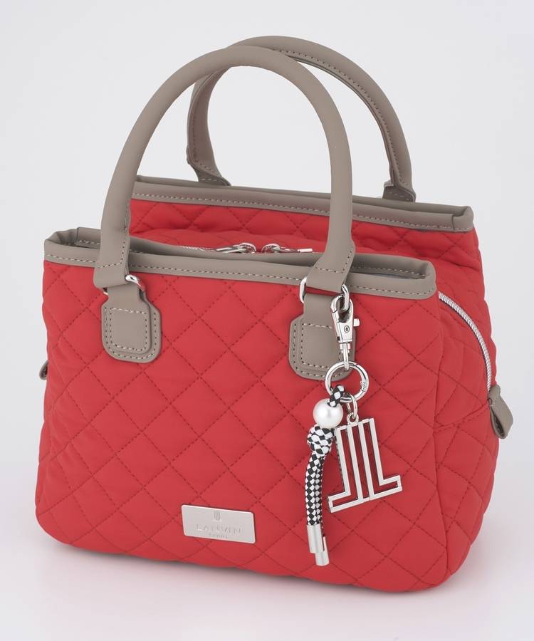 LV チャーム付きキルティングカートバッグ